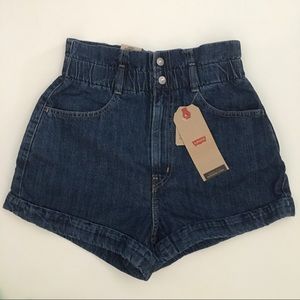 High Waisted Levi’s Shorts Sz 25